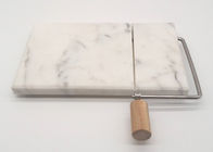 白い大理石のチーズ スライサー板、大理石のチーズまな板の木製のハンドル