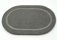 玄武岩のステーキの石のグリルの版、調理のための楕円形の石造りのグリルの熱い版