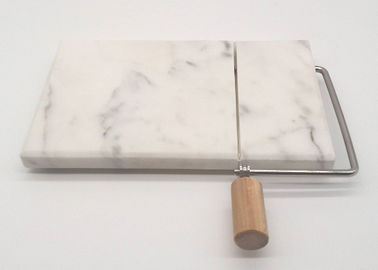 白い大理石のチーズ スライサー板、大理石のチーズまな板の木製のハンドル