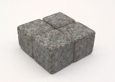 4か6の置かれるウィスキーの冷える石は石をすする優れた花こう岩の立方体を手作りします